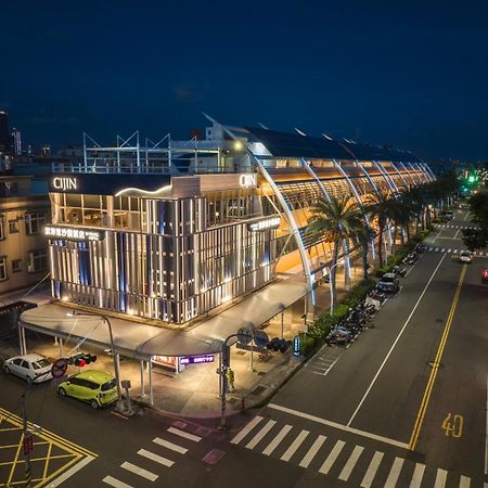 In Young Hotel Kaohsiung Dış mekan fotoğraf