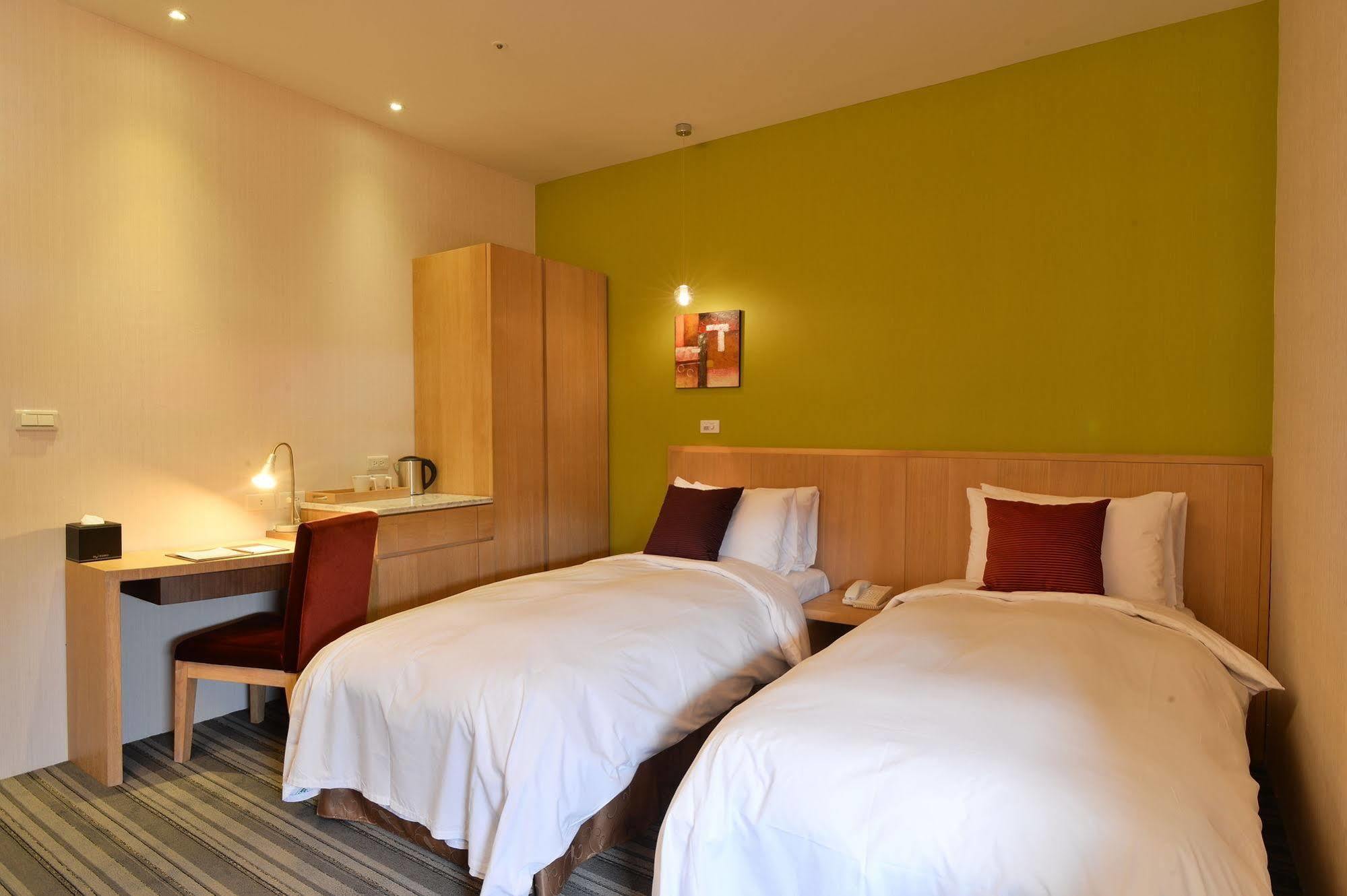 In Young Hotel Kaohsiung Dış mekan fotoğraf