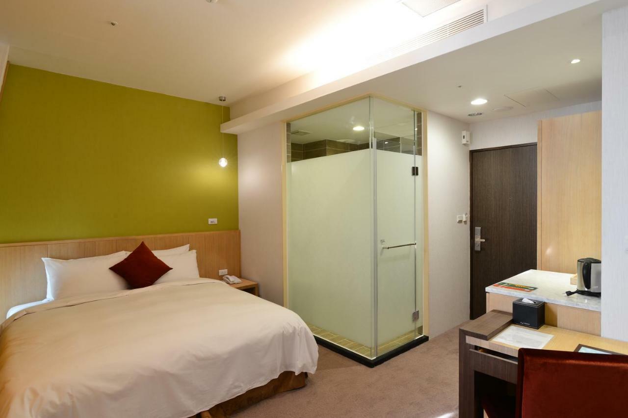 In Young Hotel Kaohsiung Dış mekan fotoğraf