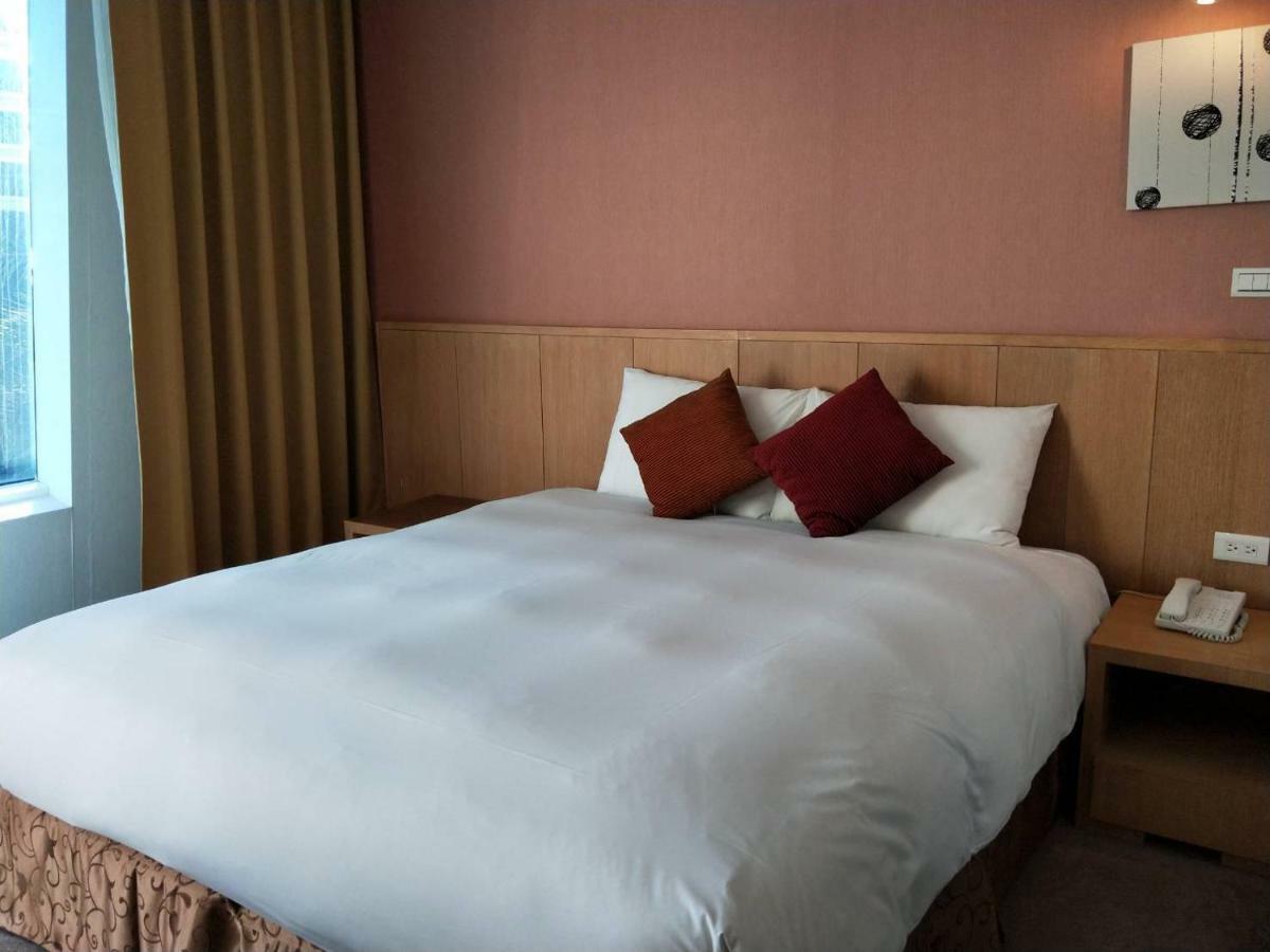 In Young Hotel Kaohsiung Dış mekan fotoğraf