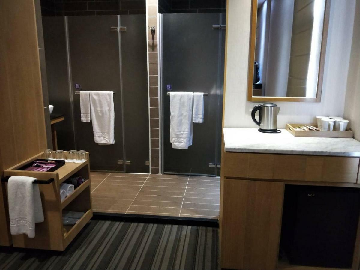 In Young Hotel Kaohsiung Dış mekan fotoğraf